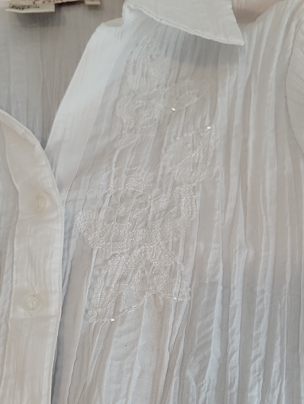 New w/Tags COMO Vintage White Button-Down Crinkle Shirt with Floral Embroidery - Picture 5 of 8